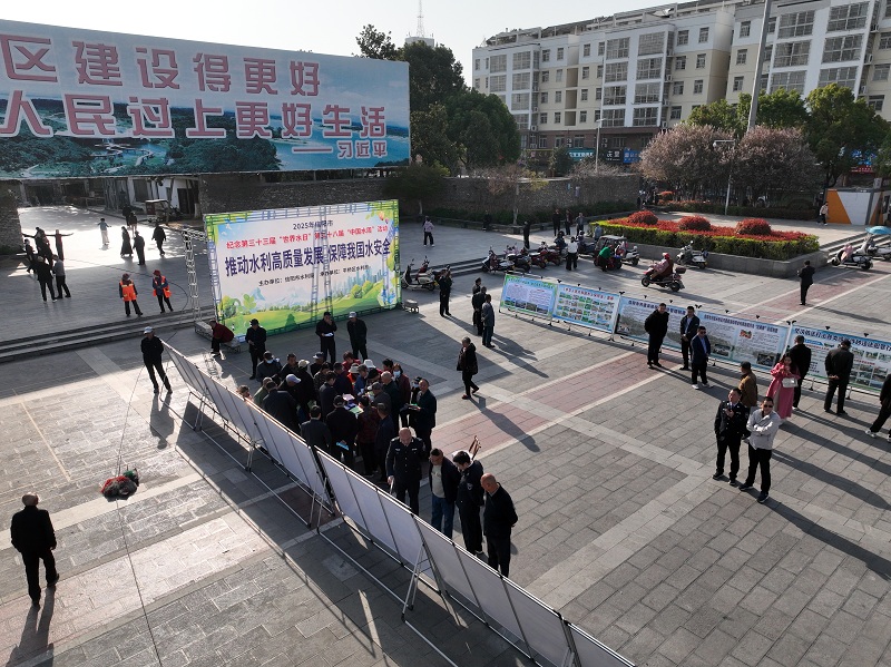 信阳多地同步举行世界水日、中国水周宣传活动