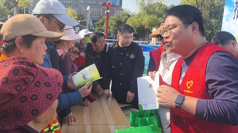 信阳多地同步举行世界水日、中国水周宣传活动